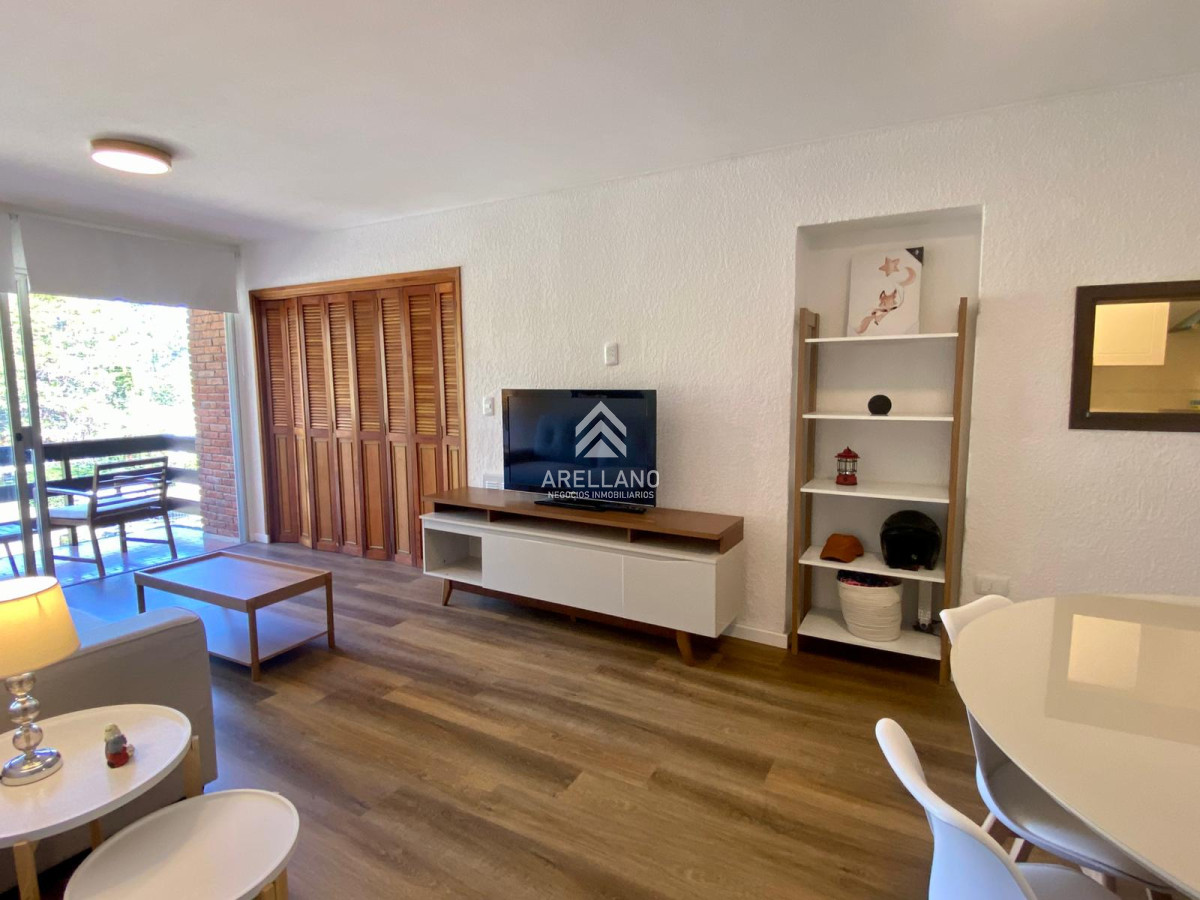 Venta Apartamento Reciclado en Punta del Este Edificio Midas en Complejo Arcobaleno
