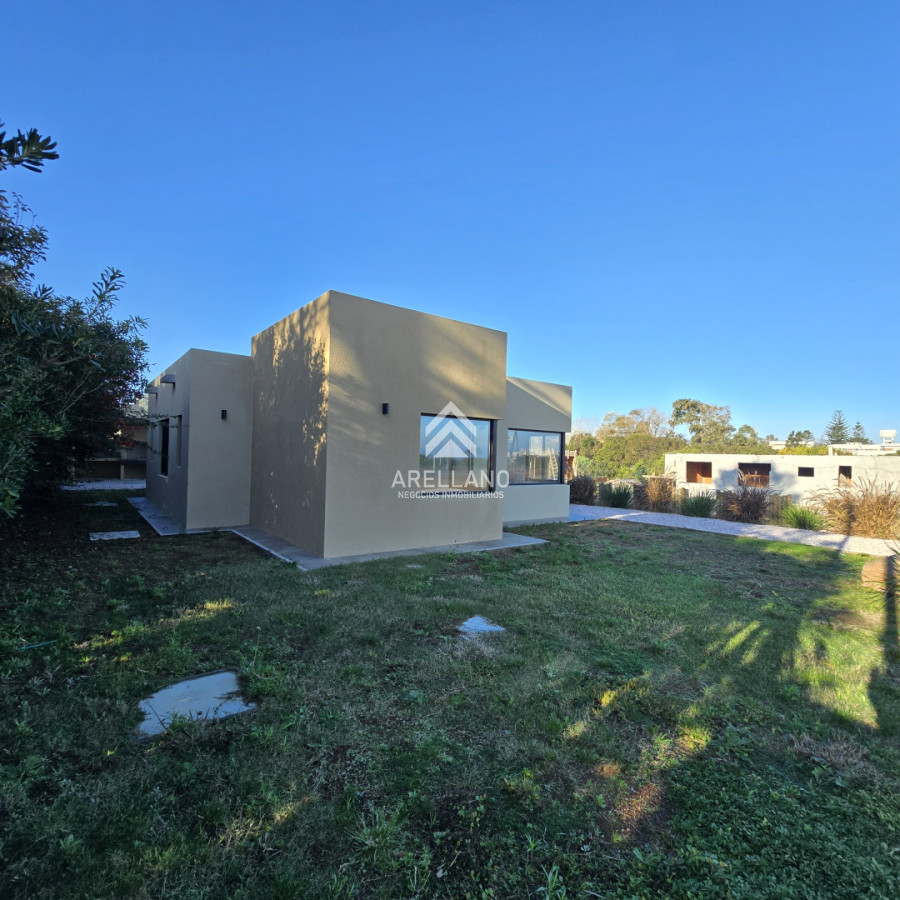 Photo 2 of 12