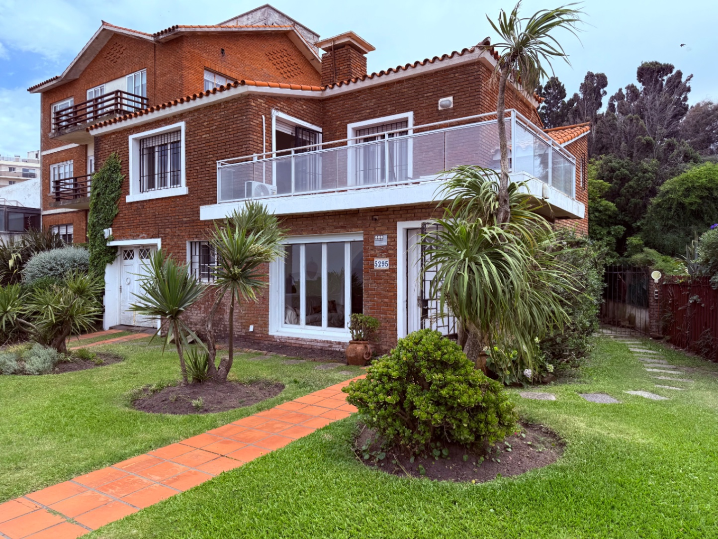 Hermosa casa frente al mar , ubicada en Punta Gorda