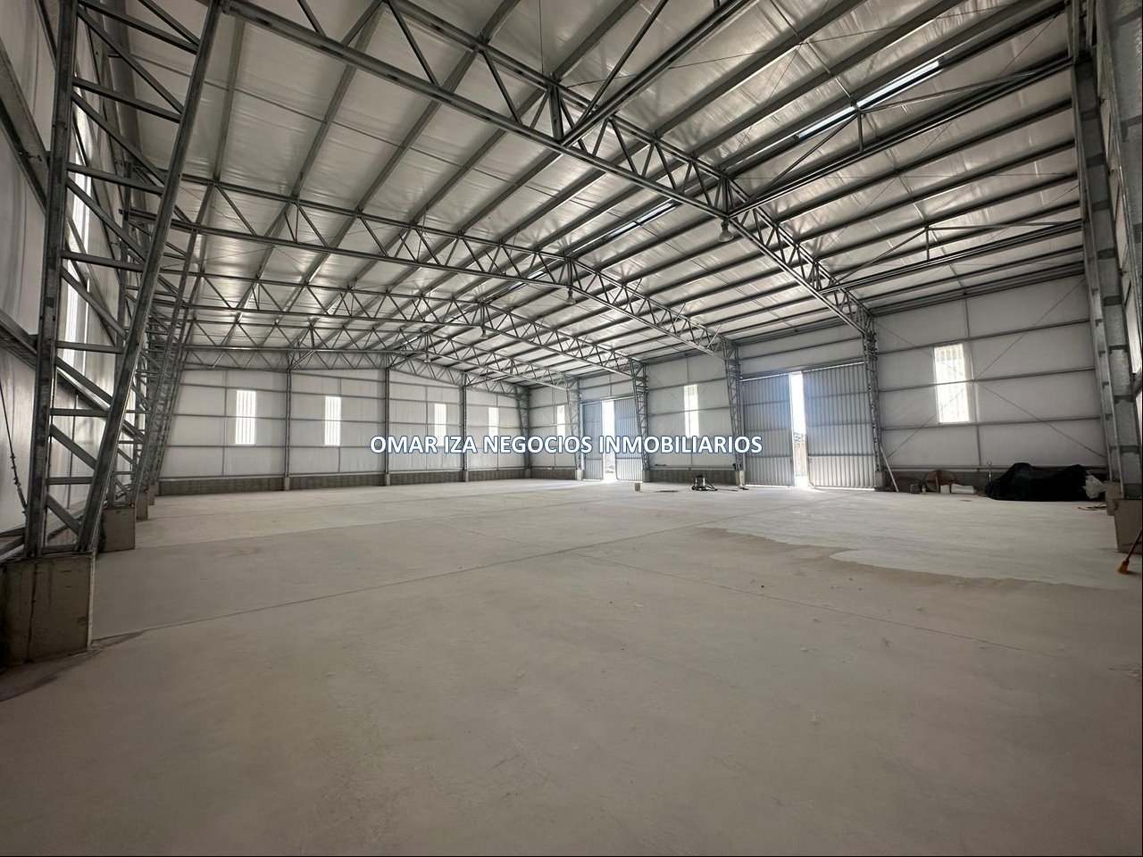 ALQUILER LOCAL INDUSTRIAL CARRASCO NORTE, GALPON, DEPOSITO, 840M2, EXPLANADA, EXCELENTE ESTADO