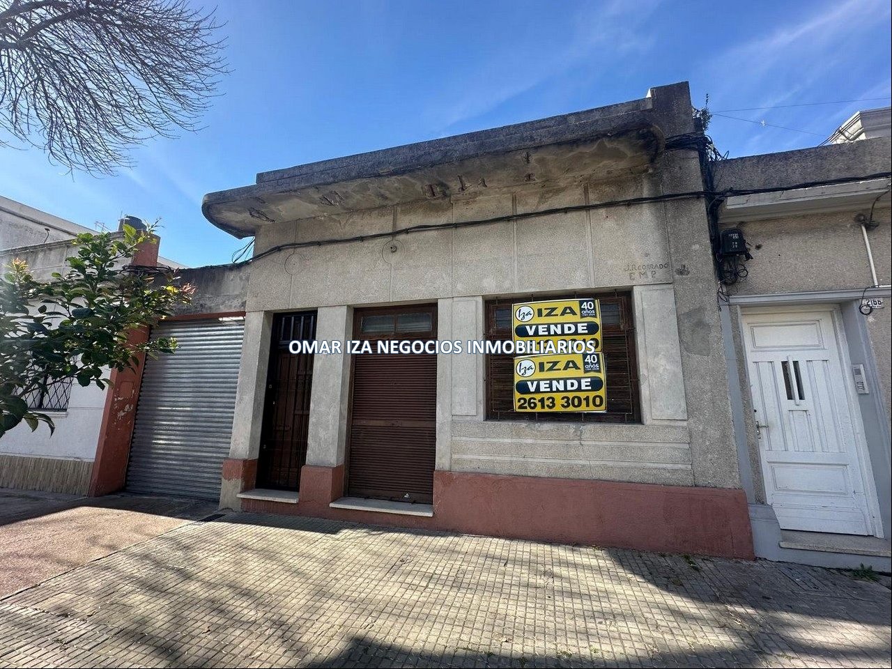 VENTA CASA PADRON UNICO PARA RECICLAR EN LA COMERCIAL, 3 DORMITORIOS, 2 BAÑOS, COCHERA PARA VARIOS AUTOS, PATIO