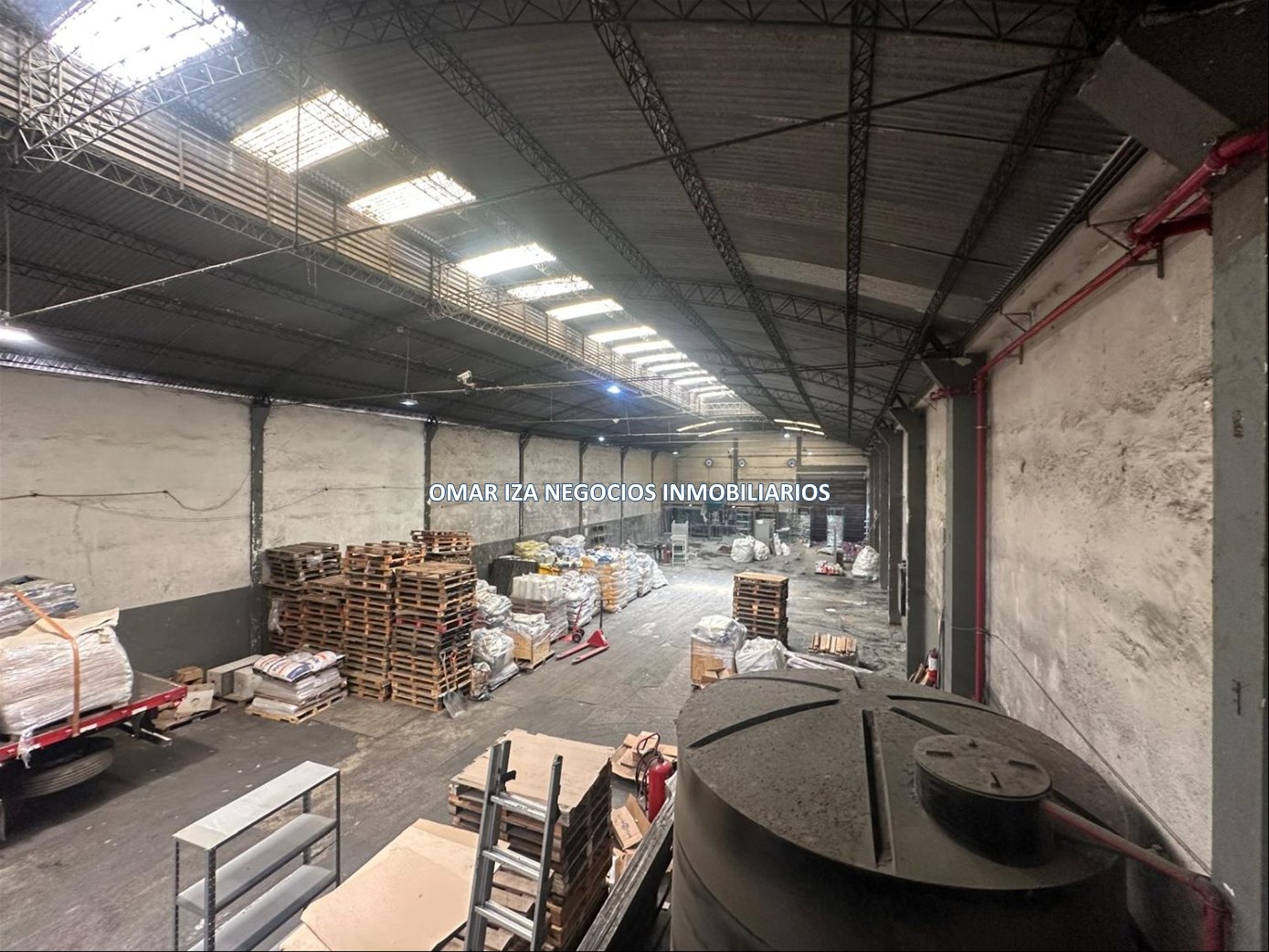 Venta y alquiler local industrial Sayago, galpón deposito con oficinas y acceso de camiones · Foto 4