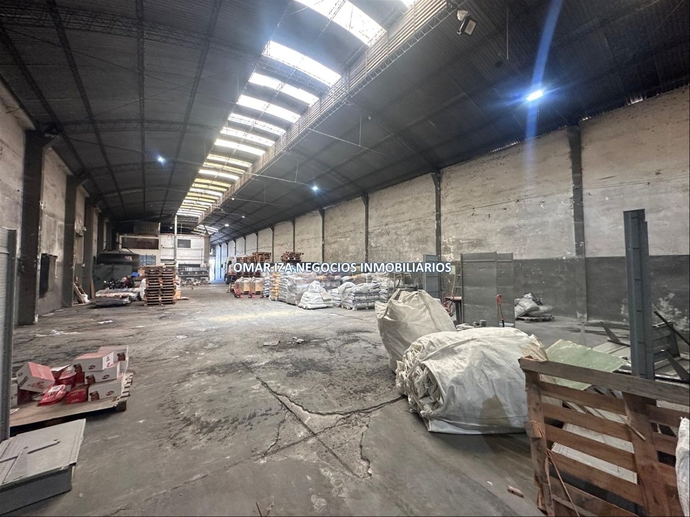 Venta y alquiler local industrial Sayago, galpón deposito con oficinas y acceso de camiones · Foto 2