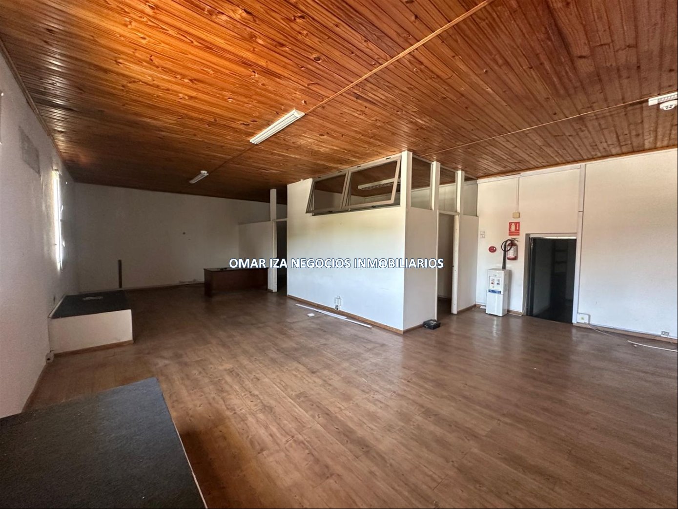 Venta y alquiler local industrial Sayago, galpón depósito con oficinas y acceso de camiones · Foto 5