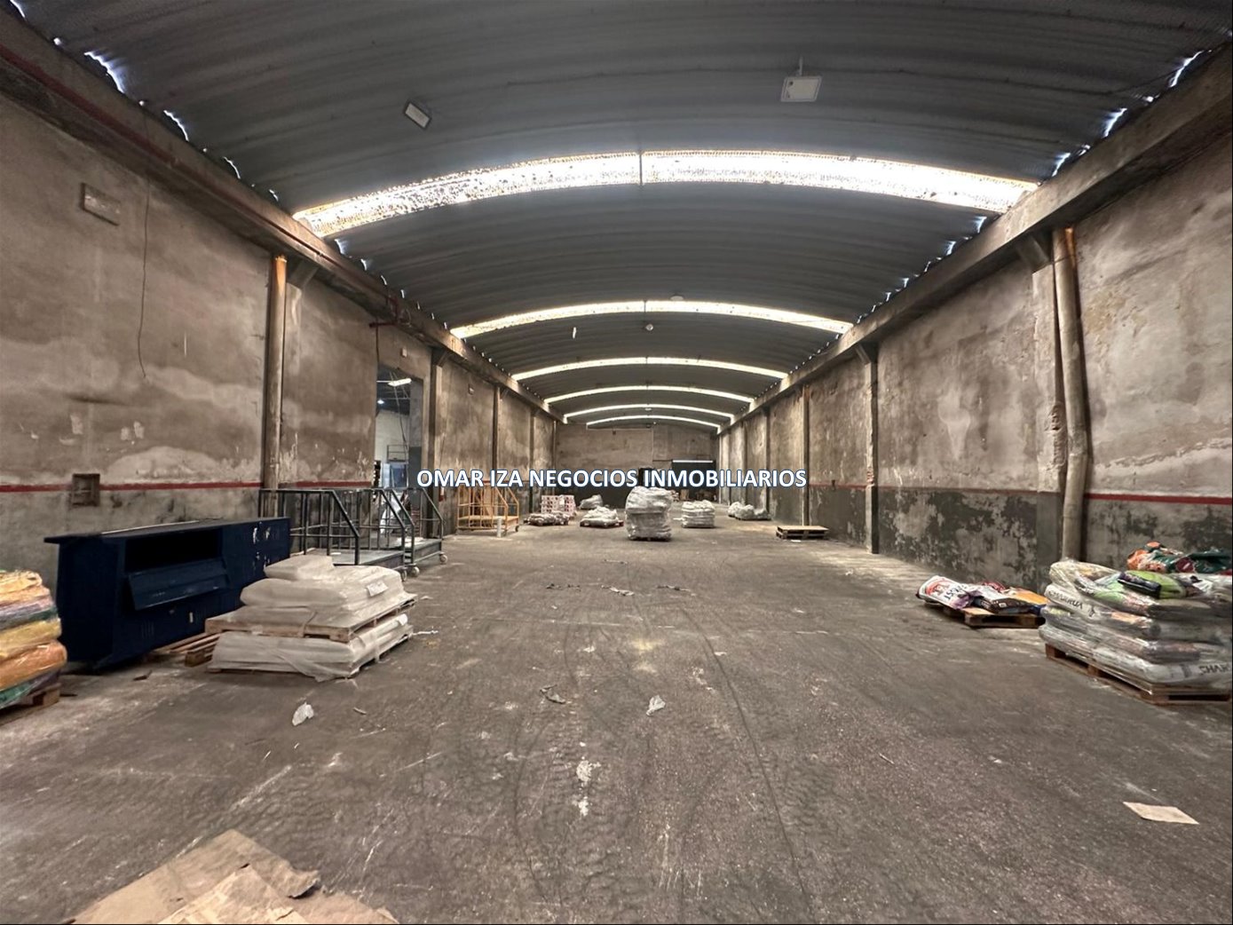 Venta y alquiler local industrial Sayago, galpón depósito con oficinas y acceso de camiones · Foto 12