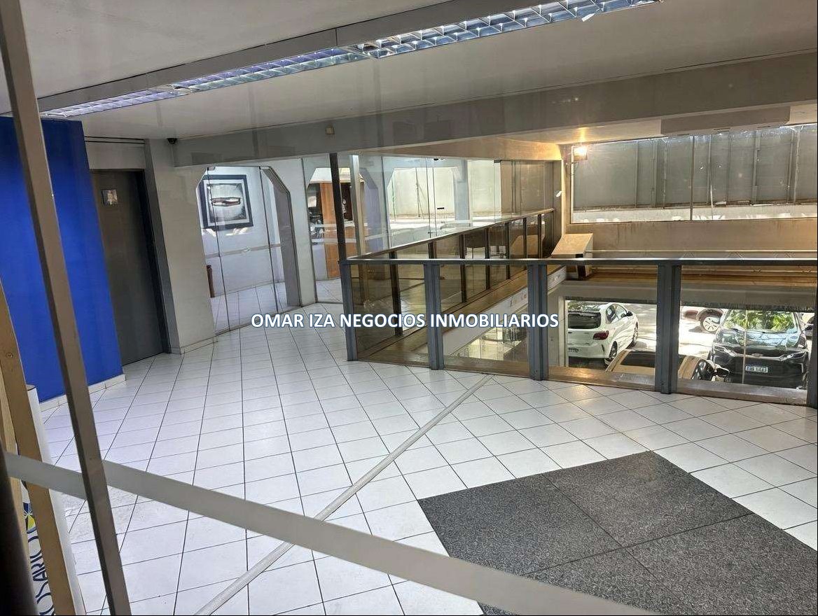 ALQUILER LOCAL COMERCIAL EN POCITOS, 1548M2 EDIFICADOS, ENTRADA DE CAMIONES, EXCELENTE UBICACION · Foto 2
