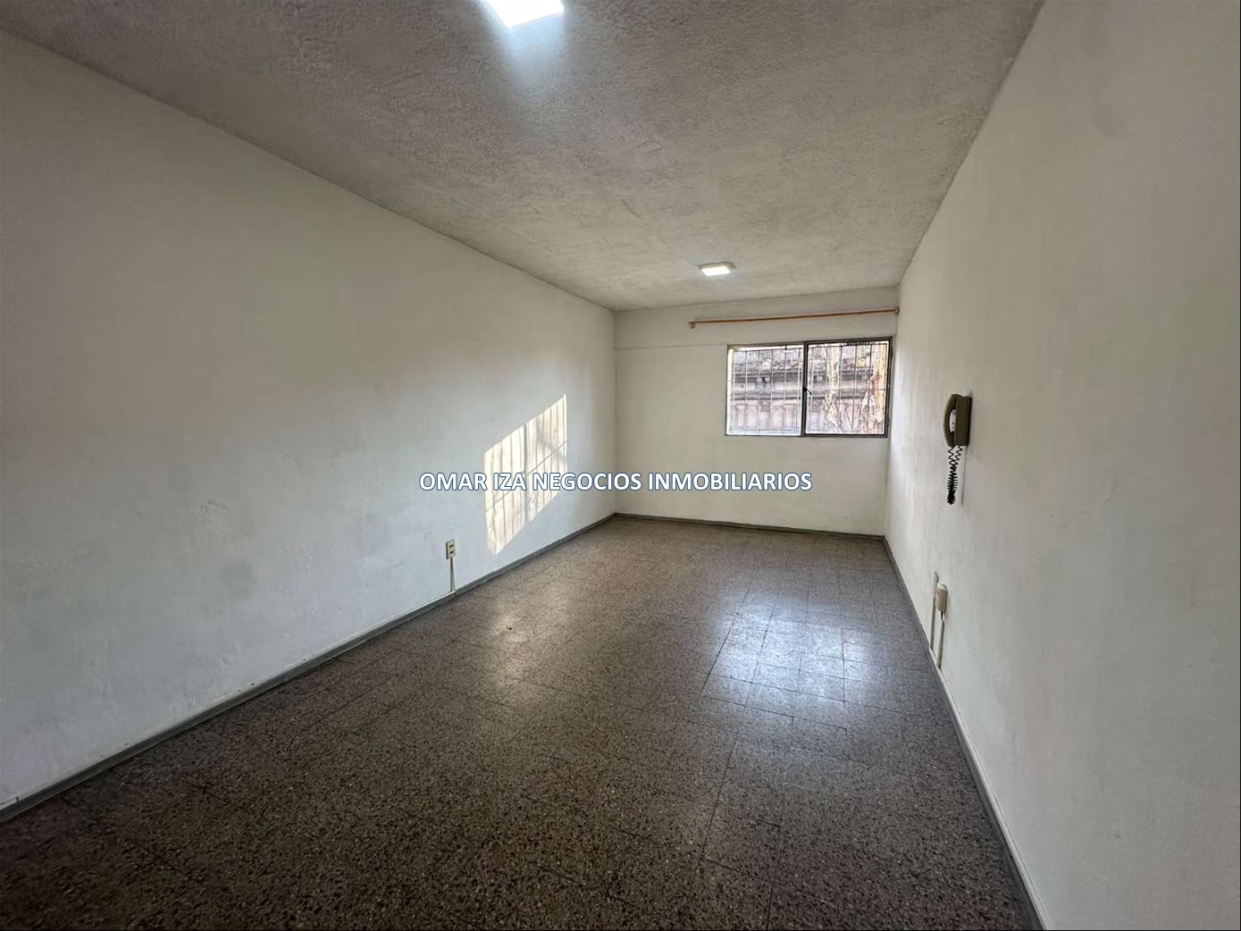 Alquiler apartamento dos dormitorios Centro bajos gc con patio