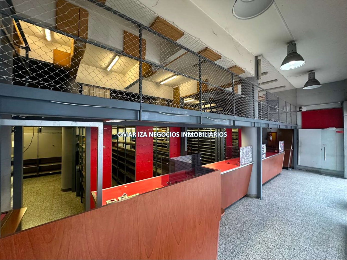 Alquiler local comercial centro, excelente ubicación. Salon de ventas y depósito