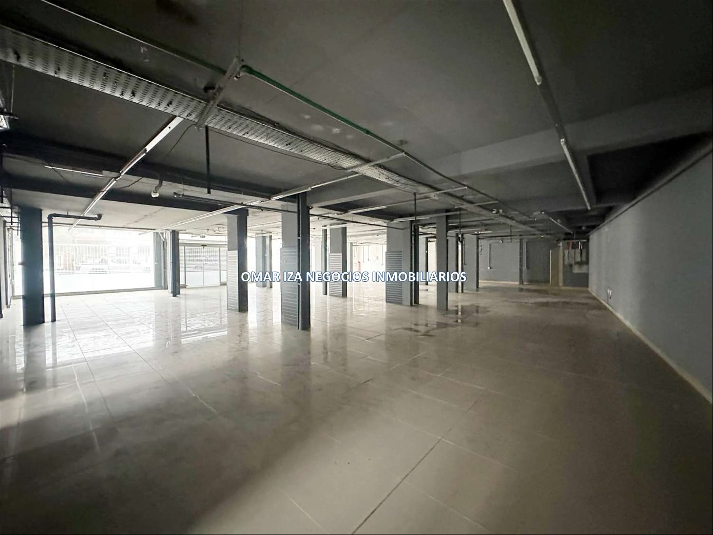 Alquiler local comercial Malvin Sur, prox Av Italia en complejo cerrado