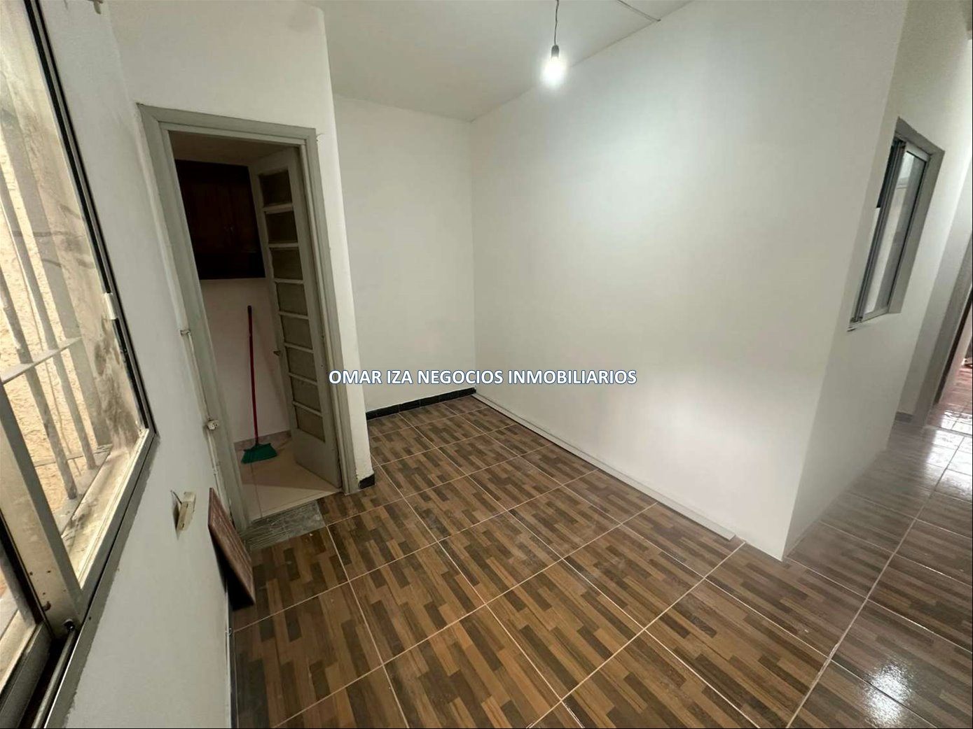 ALQUILER APTO SOBRE AV RIVERA, 2 DORMITORIOS, LIVING COMEDOR, COCINA DEFINIDA, EXCELENTE UBICACION