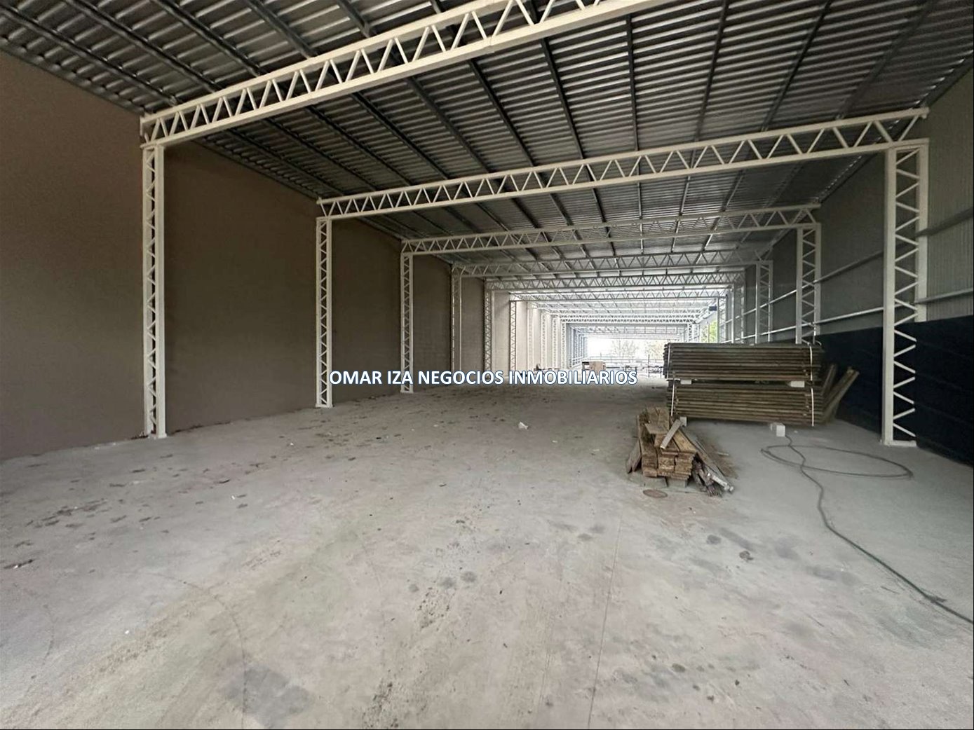VENTA ALQUILER LOCAL COMERCIAL EN UNION, PRIMERA LINEA, GALPON, DEPOSITO, SALIDA A DOS CALLES, 1600M2