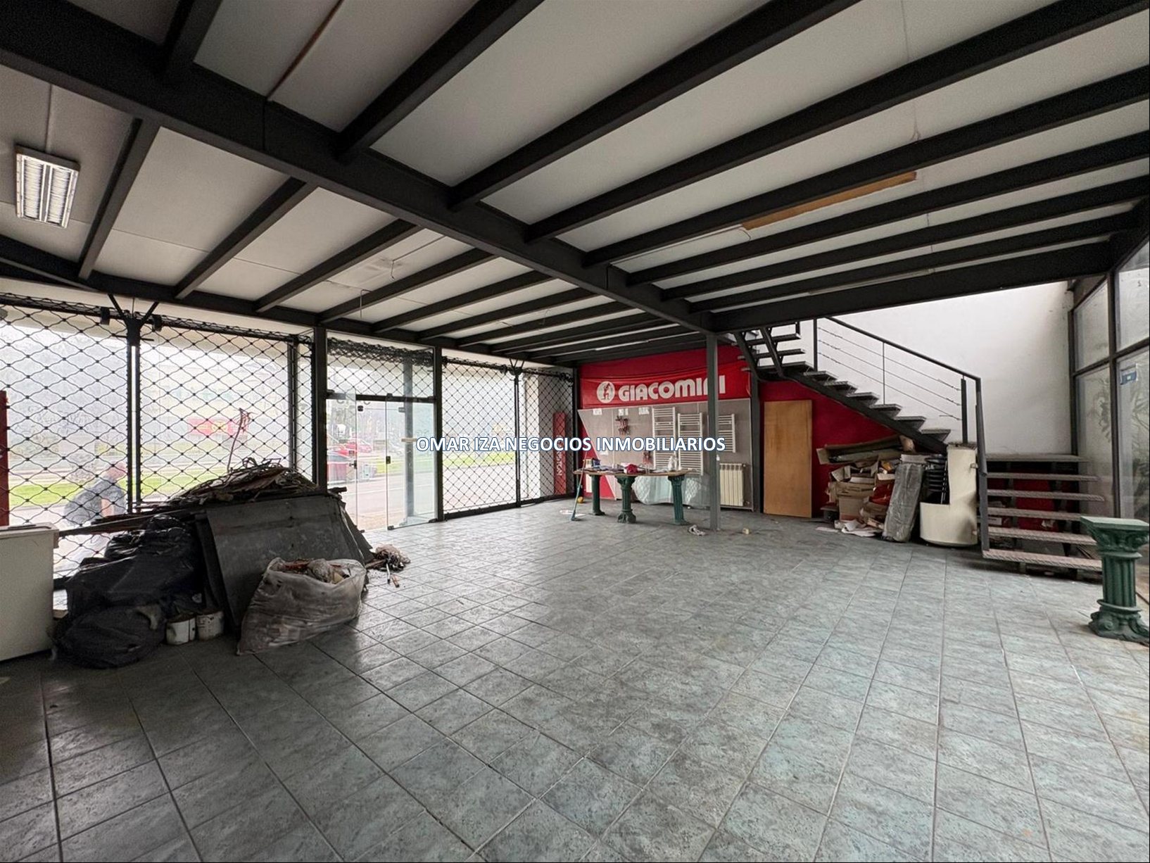 venta y alquiler local comercial sobre av italia. excelente ubicacion, showroom, deposito, oficinas · Foto 5