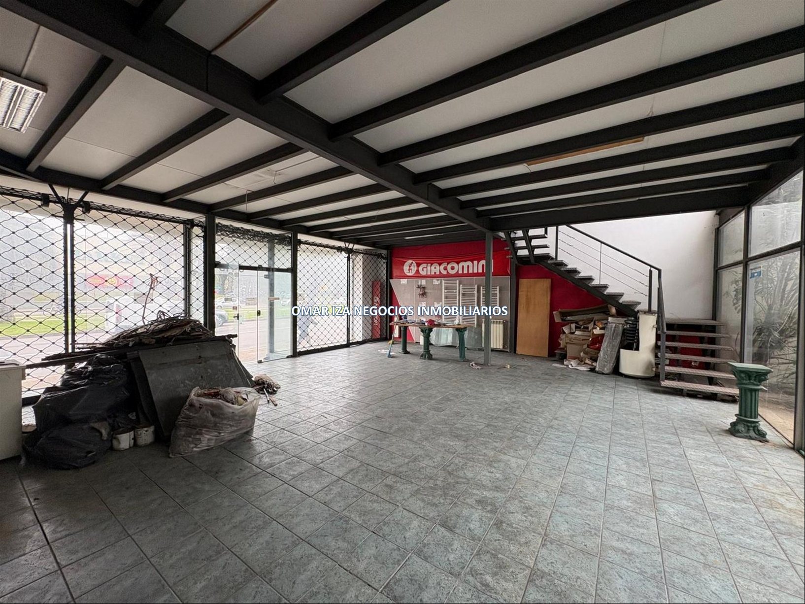 venta y alquiler local comercial sobre av italia. excelente ubicacion, showroom, deposito, oficinas · Foto 3