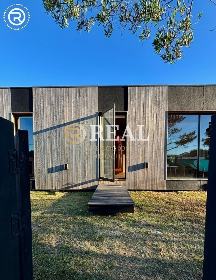 Excelentes casas a estrenar en La Juanita. Venta y alquiler anual