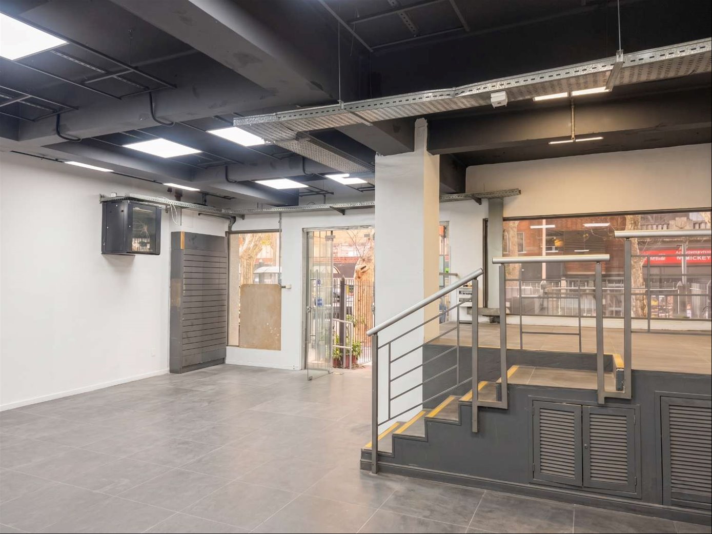 Local Comercial Premium en Pocitos - Ubicado en calle Benito Blanco y Bvar. España. 244mts2 en Planta y Superficie en Subsuelo.