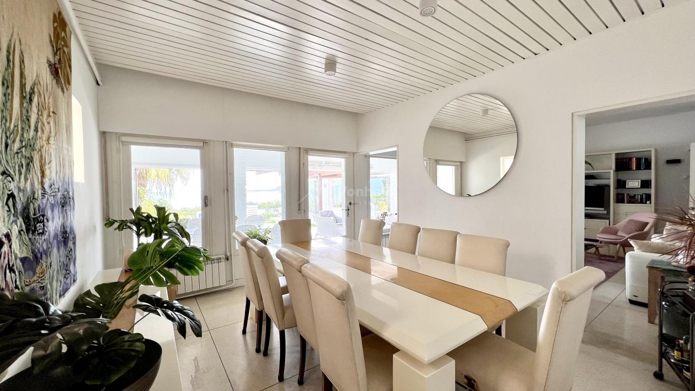 ALQUILER EXCLUSIVO CHALET EN PENINSULA 8 Dormitorios Piscina · Foto 4