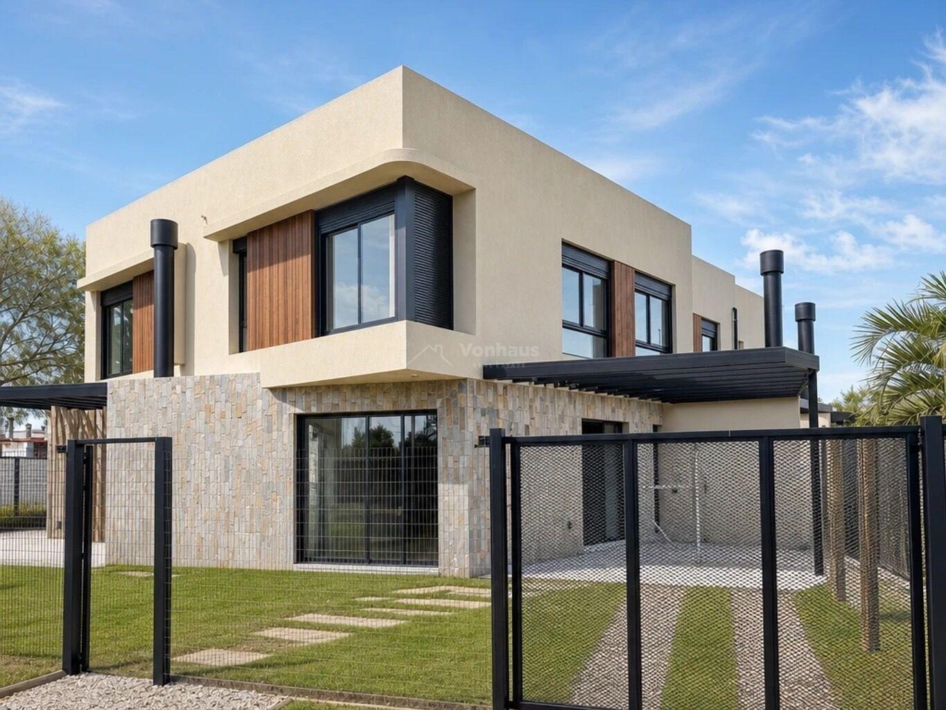 RESERVADA Casa a estrenar 3 dor,  jardin y parrillero en Barra de Carrasco