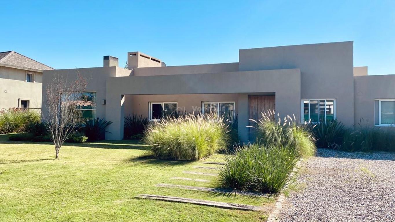 Casa en barrio Viñedos de la Tahona