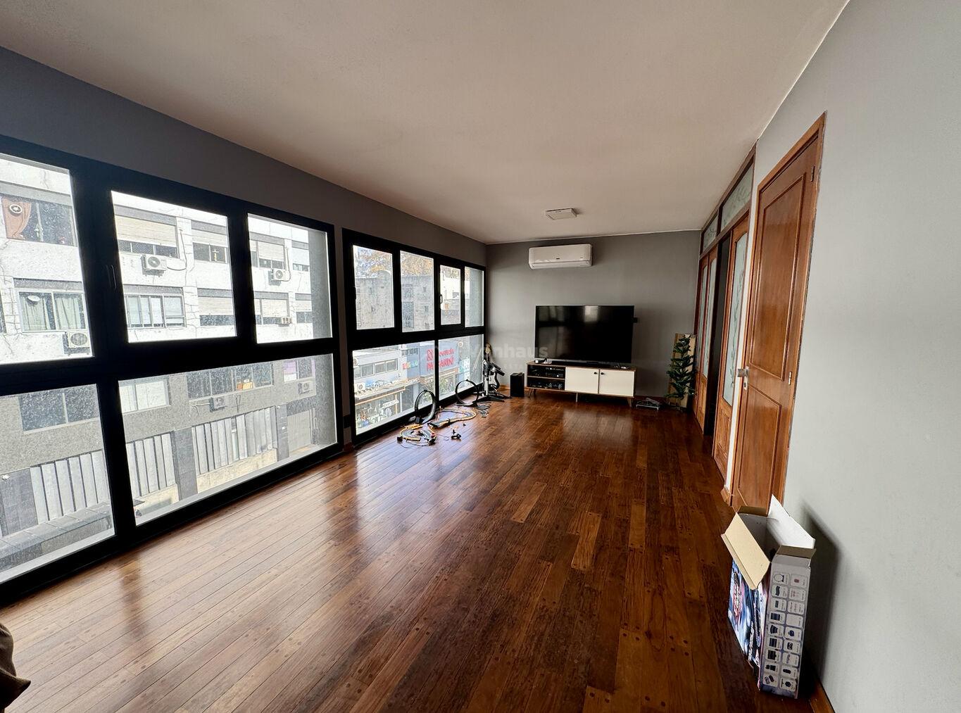Apartamento con oficina en zona estratégica del centro