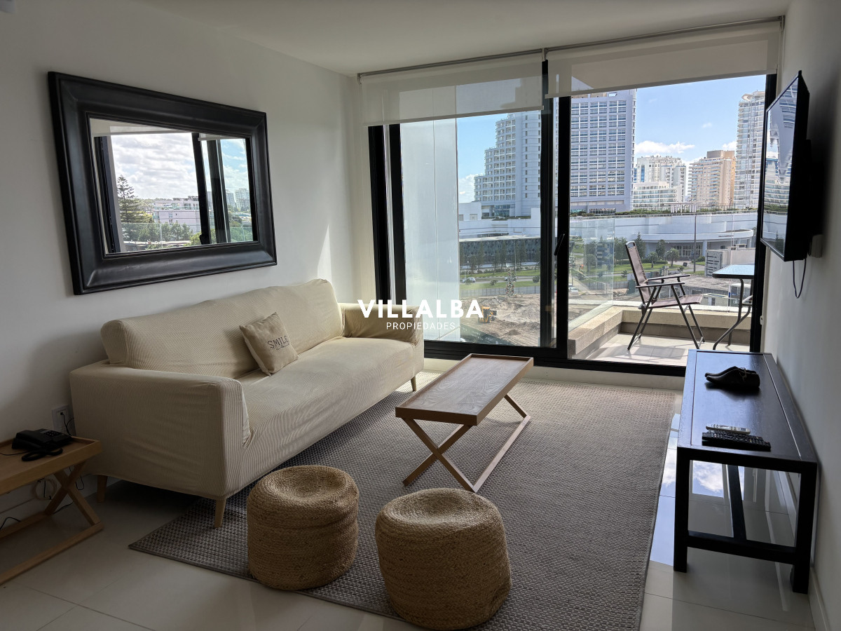 Venta - Parada 3 Mansa. Av. Chiverta casi a estrenar