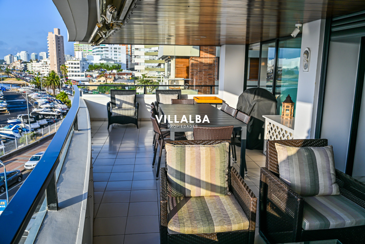 Apartamento en Venta y Alquiler, Peninsula, Punta del Este, 3 Dormitorios.