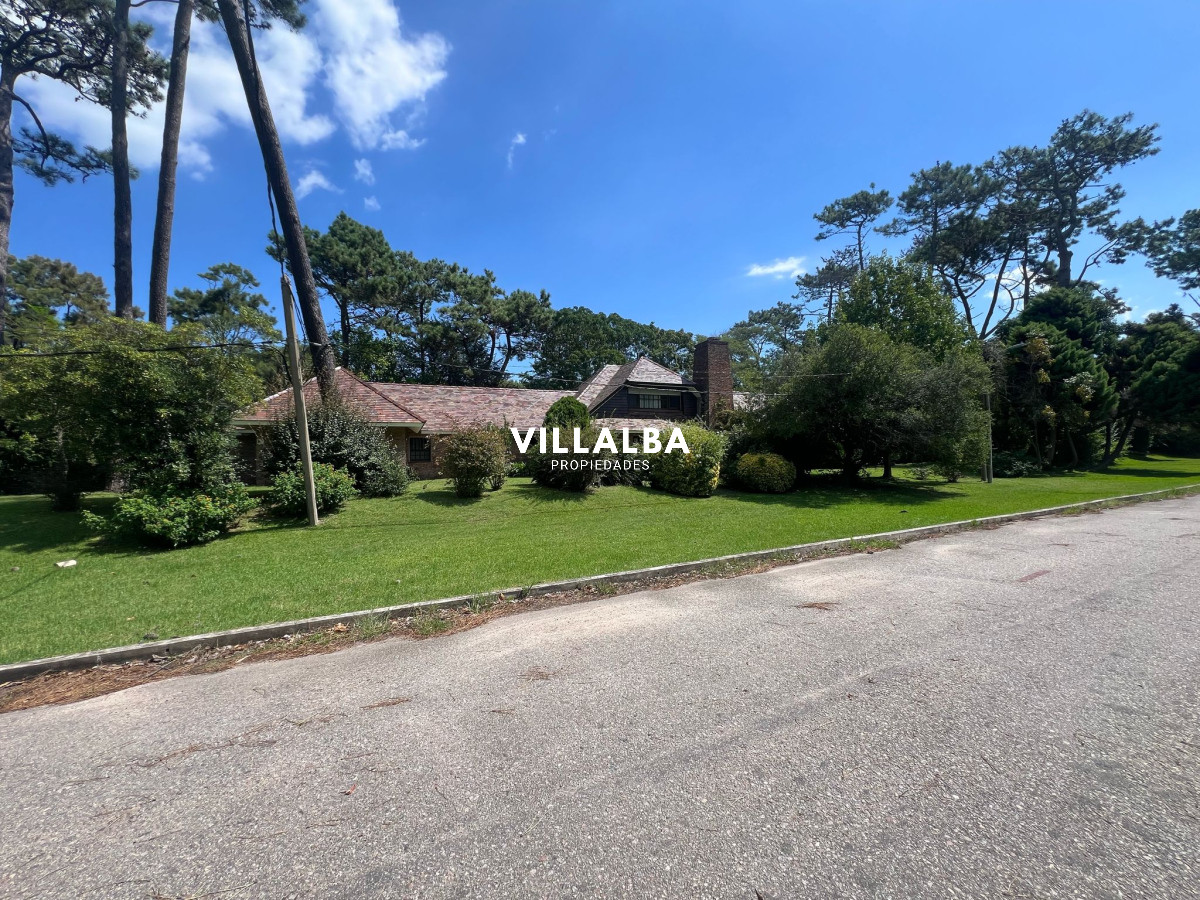 Exclusiva Residencia en la Zona Más Prestigiosa de Punta del Este