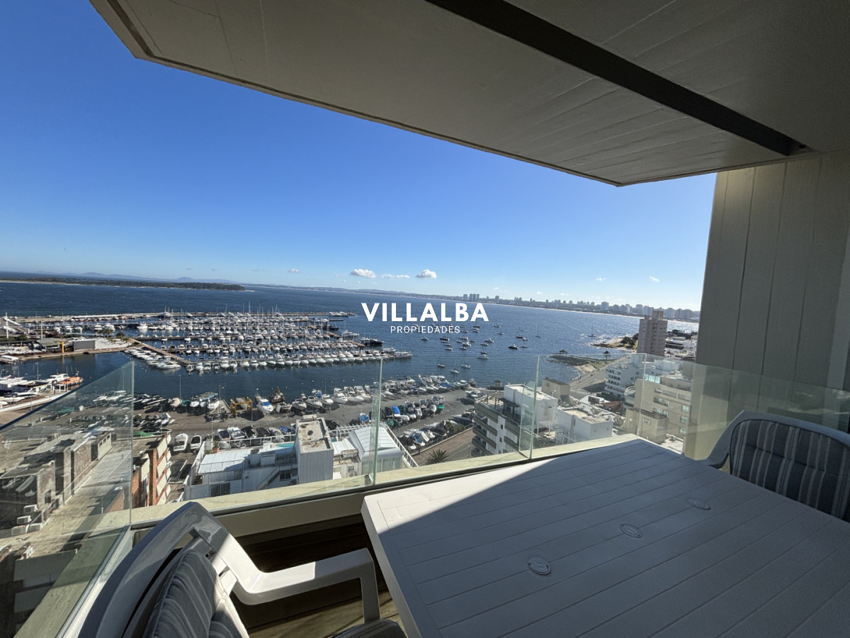 Exclusivo Apartamento Reciclado con Vista al Puerto en Punta Del Este