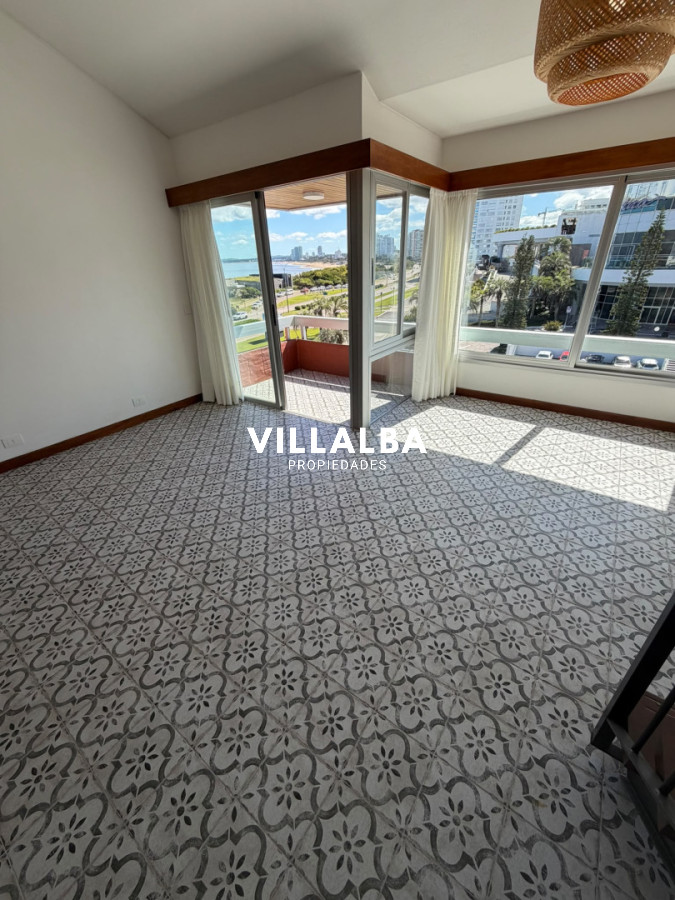 Amplio apartamento de 1 dormitorio y medio alquiler anual. · Foto 2