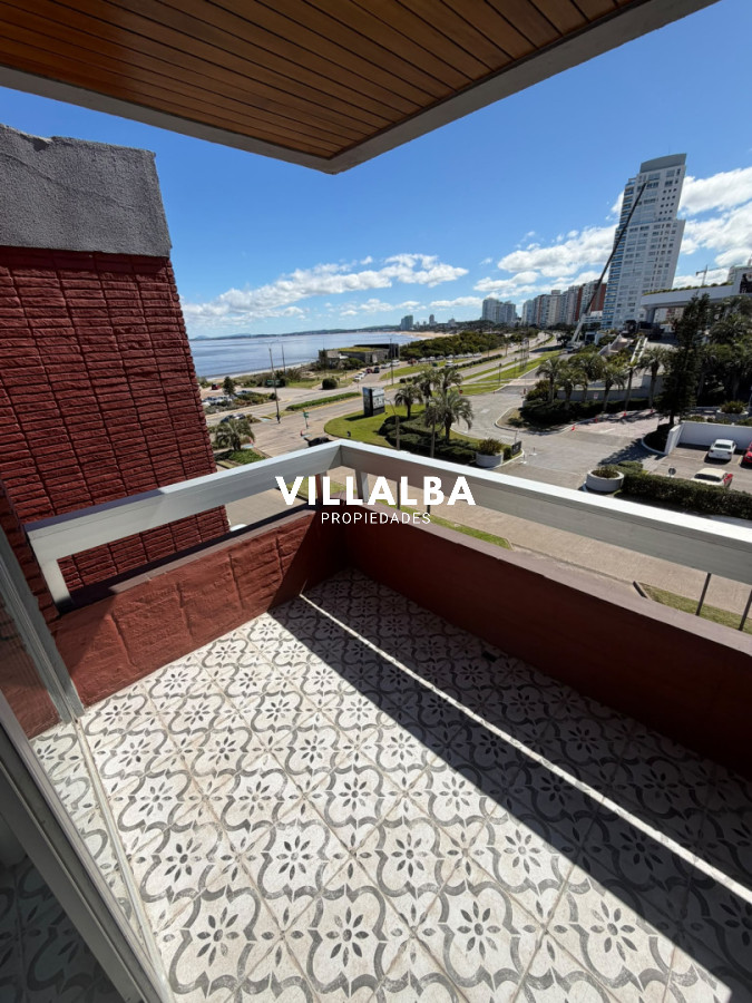 Amplio apartamento de 1 dormitorio y medio alquiler anual.