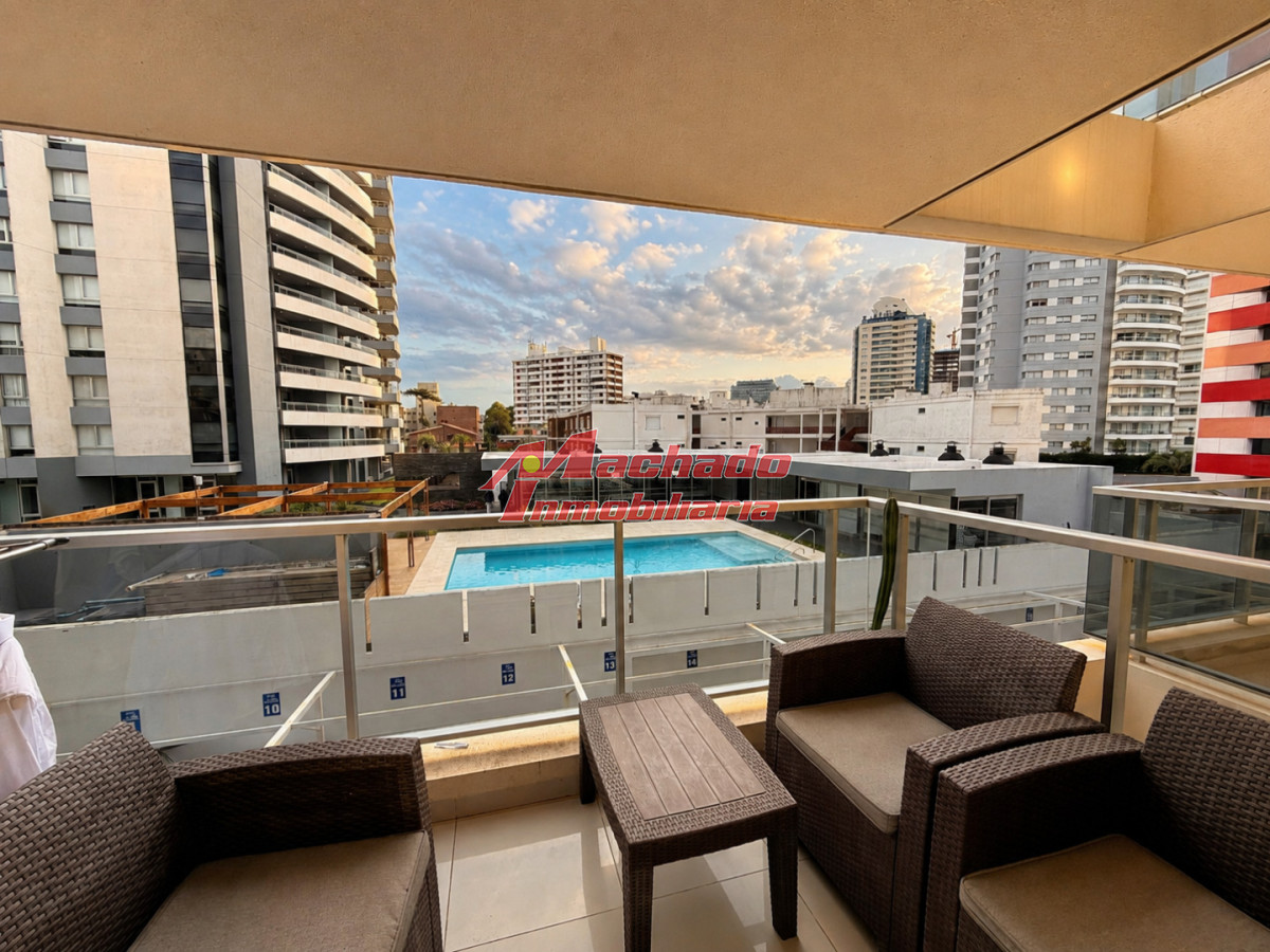 En venta apartamento con agradable vista de 2 dormitorios, en Brava Punta del Este