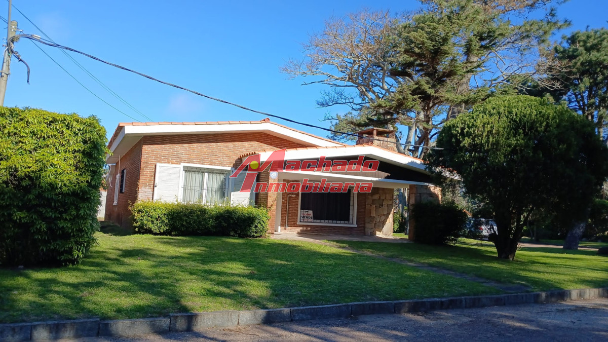Casa en venta de dos dormitorios en Punta del Este.