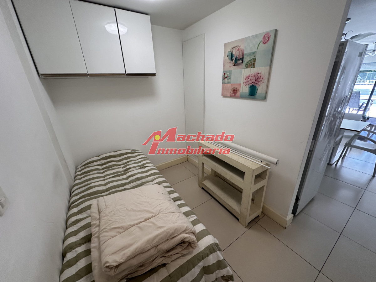 Alquiler anual un dormitorio y medio terraza con Parrillero en Punta del este · Foto 9