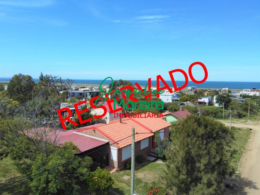 SINFONIA DE MAR - Espléndida CASA EN VENTA a pasos de la playa de Punta Negra de Piriapolis