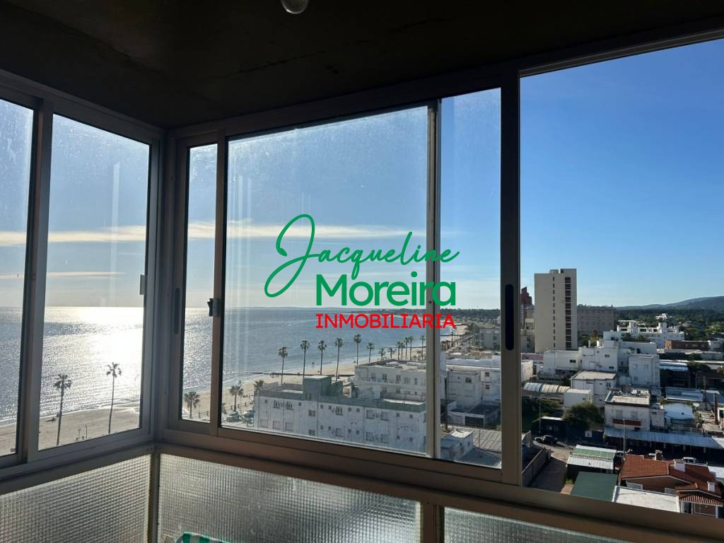 Apartamento Bahiamar, ALQUILER ANUAL con vista al mar frente a la playa CENTRO PIRIAPOLIS - El apto. cuenta con gastos comunes. · Foto 2