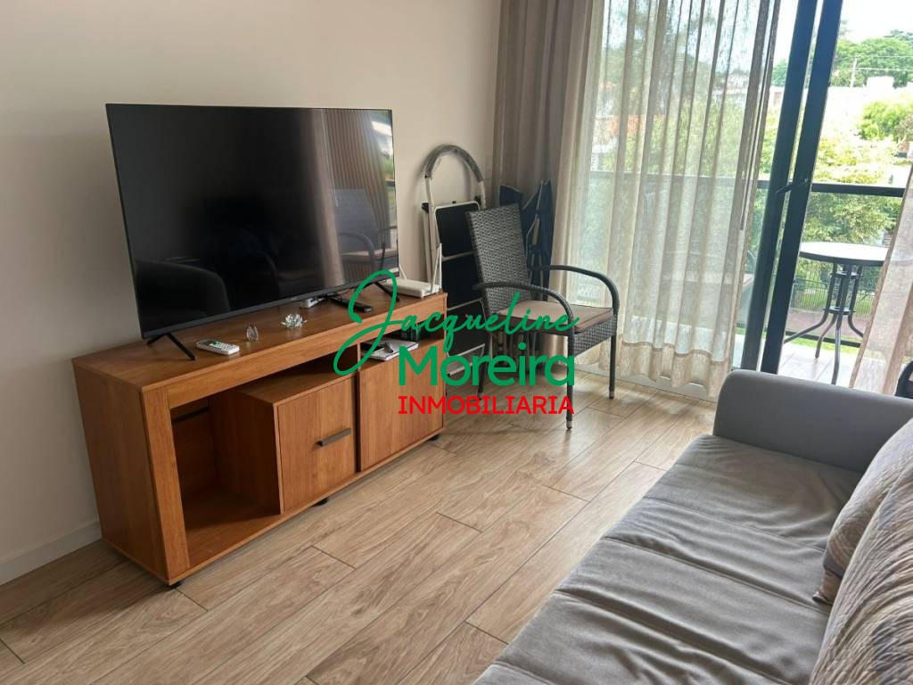 APARTAMENTO 106. EDIFICIO SEASIDE SUITES PUERTO PIRIAPOLIS, 1 DORMITORIO EN ALQUILER a sólo 2 cuadras playa Rinconada. · Photo 2