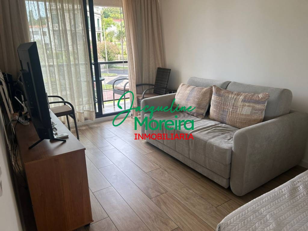 APARTAMENTO 106. EDIFICIO SEASIDE SUITES PUERTO PIRIAPOLIS, 1 DORMITORIO EN ALQUILER a sólo 2 cuadras playa Rinconada. · Photo 3
