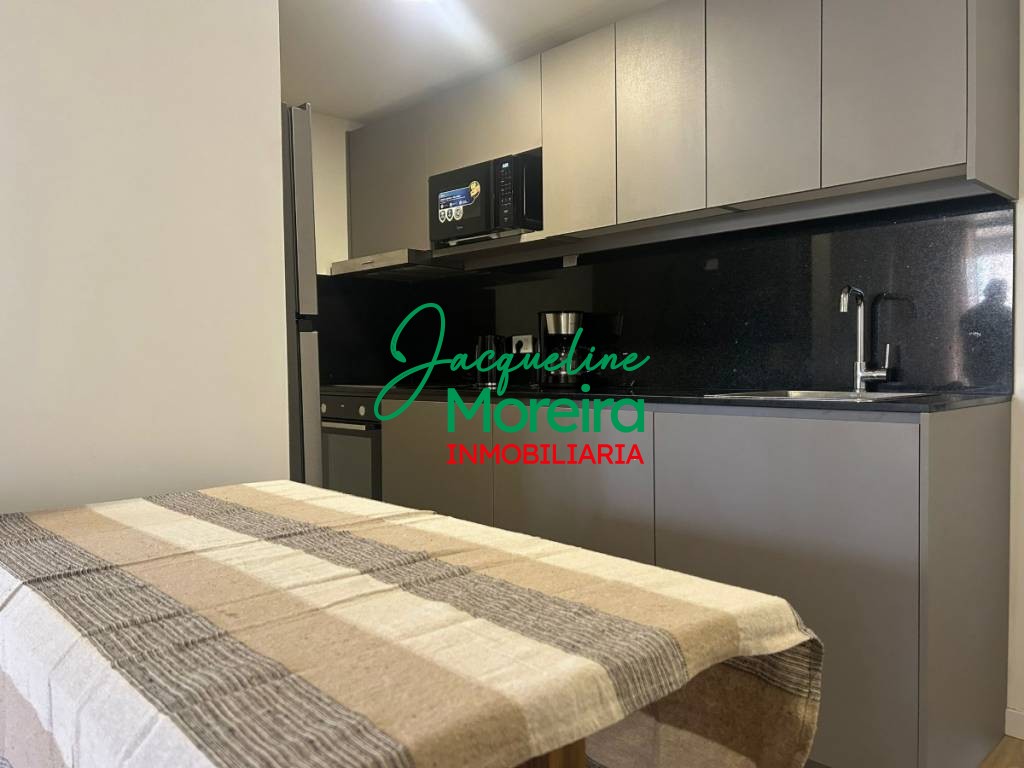 APARTAMENTO 106. EDIFICIO SEASIDE SUITES PUERTO PIRIAPOLIS, 1 DORMITORIO EN ALQUILER a sólo 2 cuadras playa Rinconada. · Photo 5