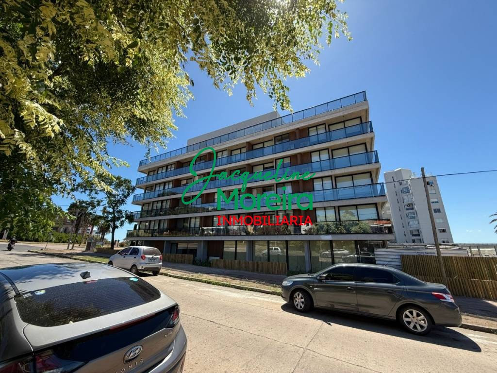 APARTAMENTO 106. EDIFICIO SEASIDE SUITES PUERTO PIRIAPOLIS, 1 DORMITORIO EN ALQUILER a sólo 2 cuadras playa Rinconada. · Photo 1