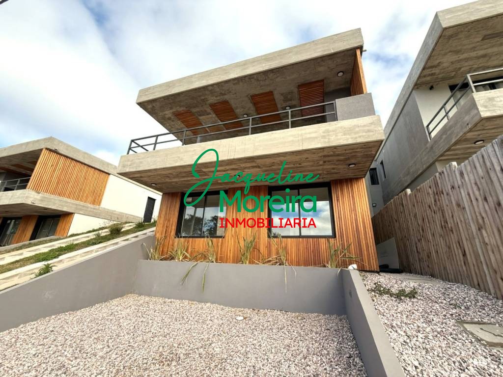 "VITAMINA 2" CASA EN VENTA a estrenar PUNTA COLORADA