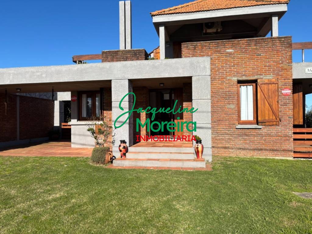 AGUAVE es una GRAN CASA en VENTA con vista al mar a 1 cuadra playa PUNTA COLORADA