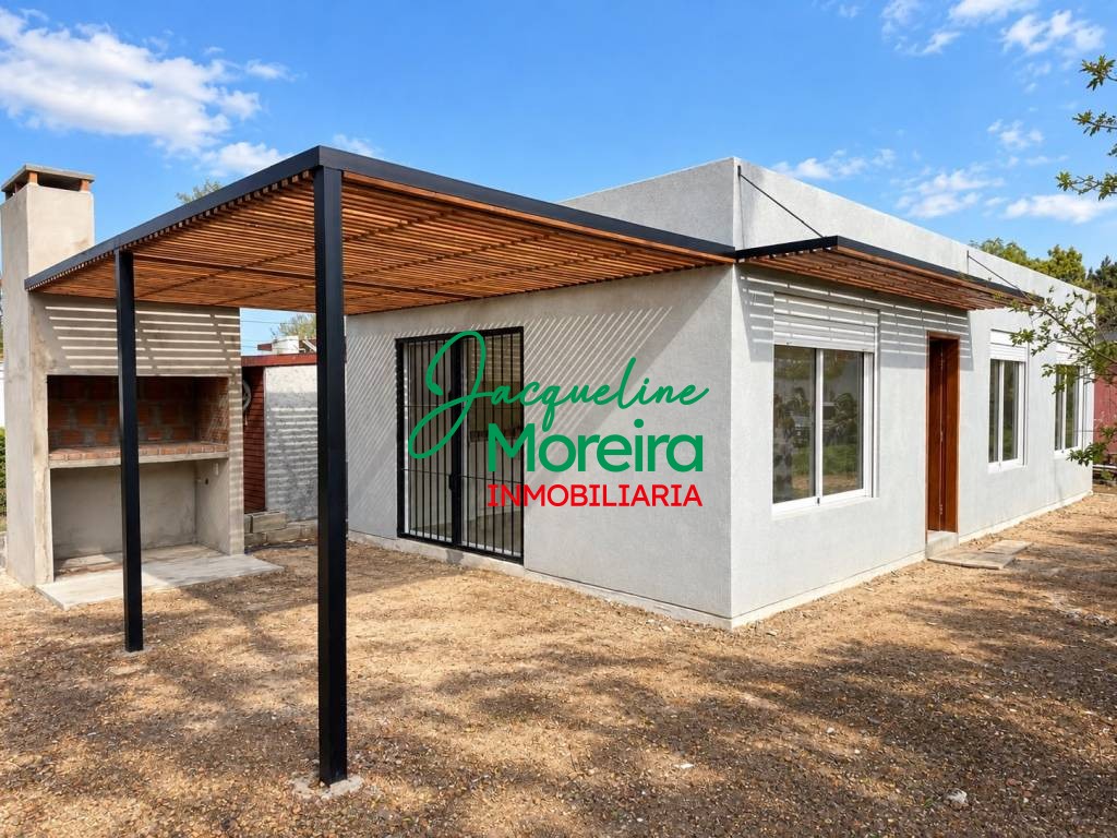 *C101865* \"LA ESQUINA\" Casa en venta a ESTRENAR Piriapolis centro.