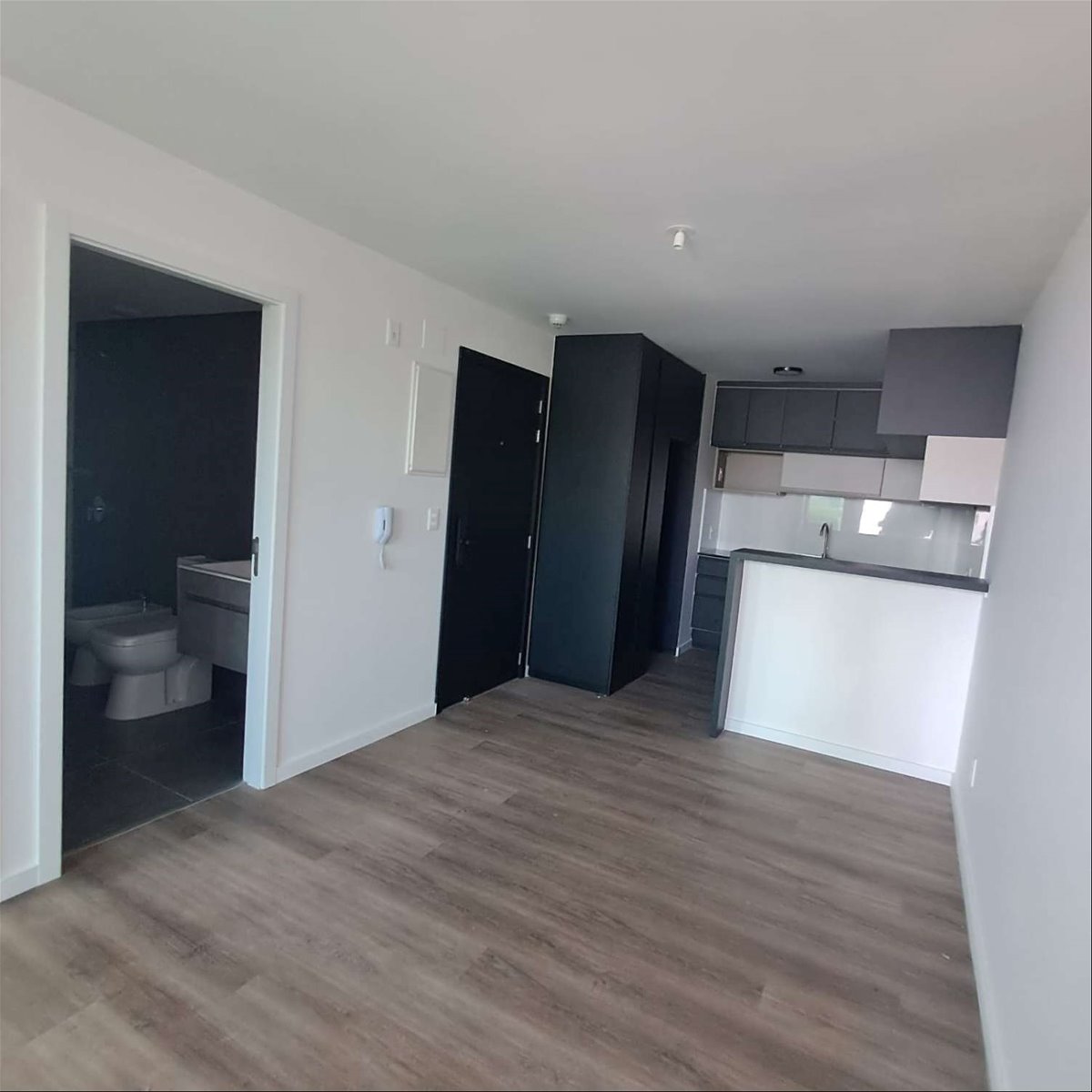 Venta apartamento de 1 dormitorio con terraza al frente en Pocitos