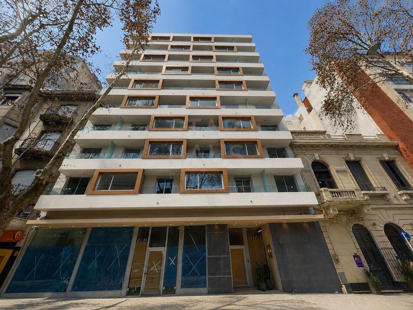 Venta de Apartamento a Estrenar de 2 Dormitorios con Patio Exclusivo de 18 m² en el Centro