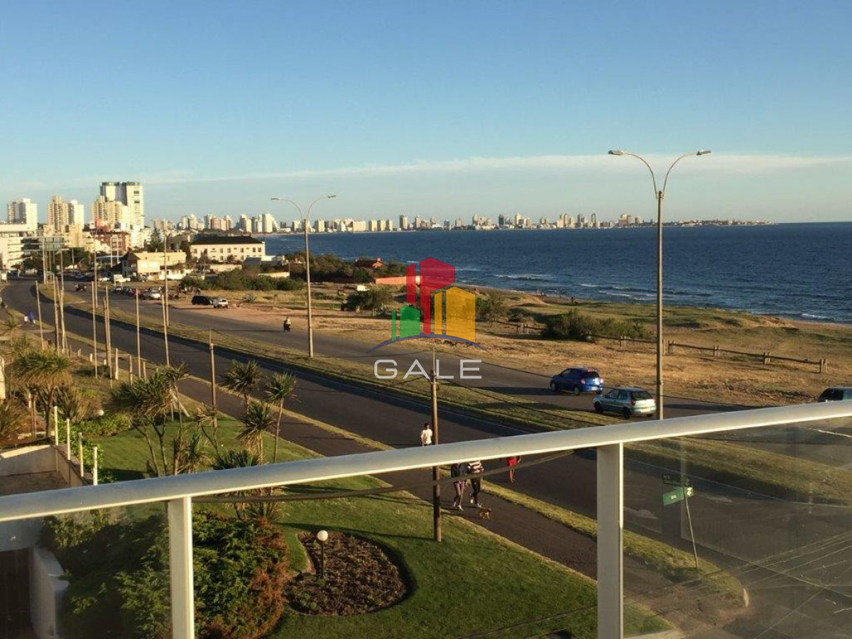 Apartamento alquiler anual frente al mar · Foto 3