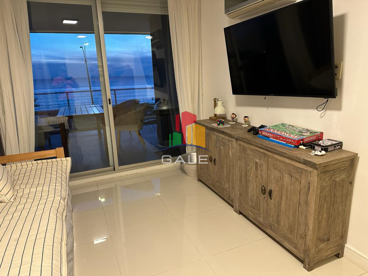 Apartamento alquiler anual frente al mar · Foto 8