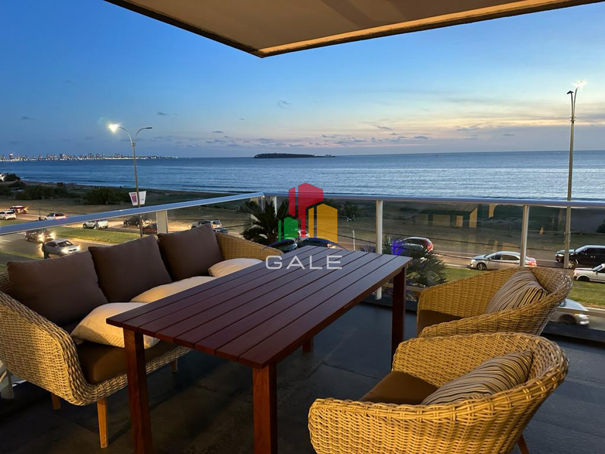 Apartamento alquiler anual frente al mar · Foto 9