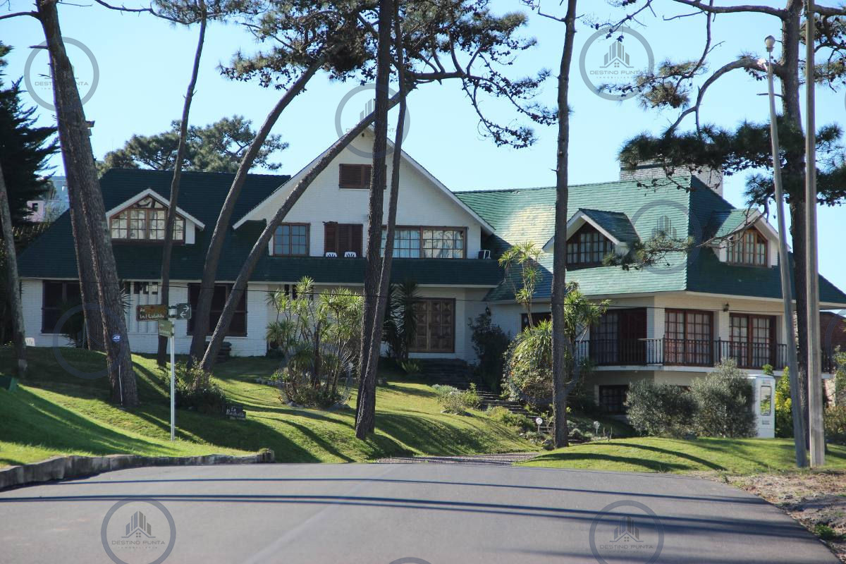 Departamento en alquiler bajo precio de mercado en Playa Mansa