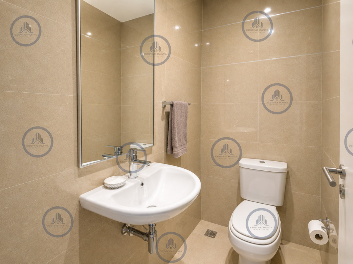 Excelente Apartamento de 2 Dormitorios en Alexander Boulevard, Punta del Este