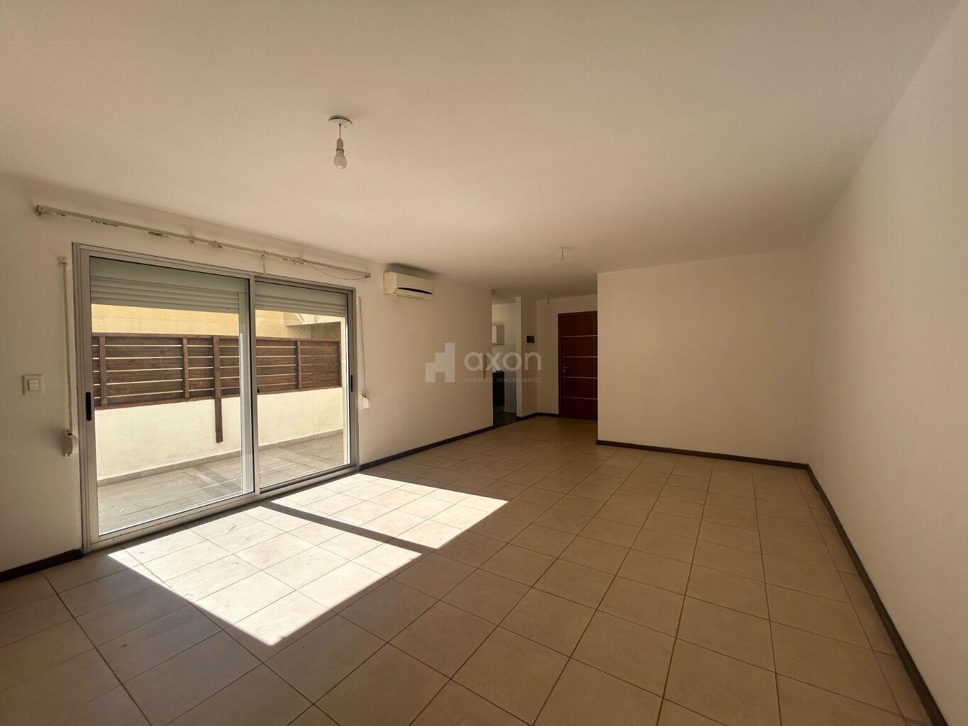ALQUILER APARTAMENTO 1 DORMITORIO POCITOS CON PATIO Y GARAJE