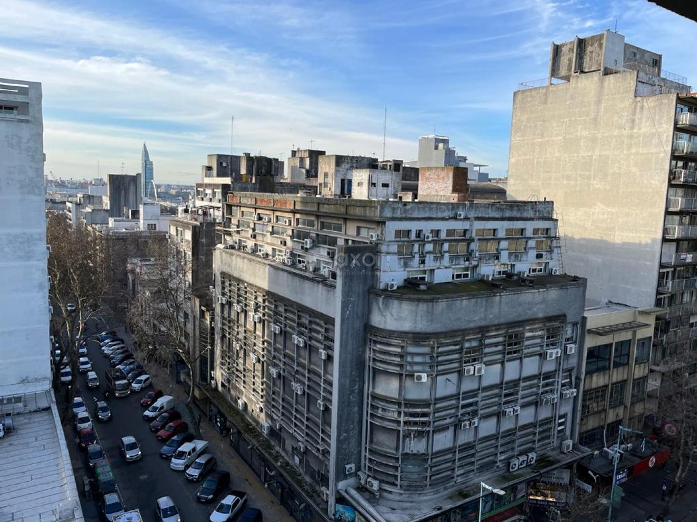 ALQUILER Y VENTA DE GRAN OFICINA CENTRO DE MONTEVIDEO